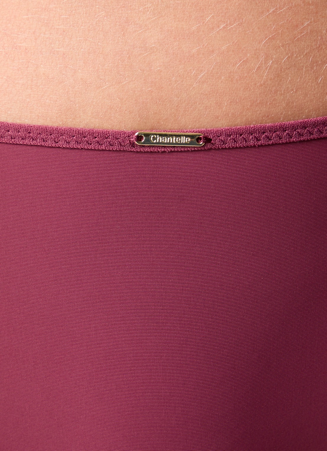 Chantelle Legend shorty van mesh met borduring - detail 2 bordeauxrood