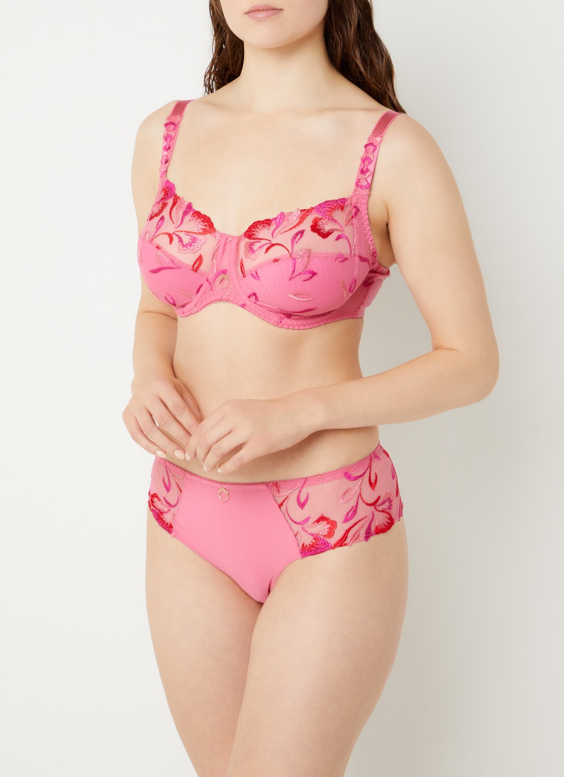 Chantelle Majestic beugel bh van mesh met borduring - detail neonroze