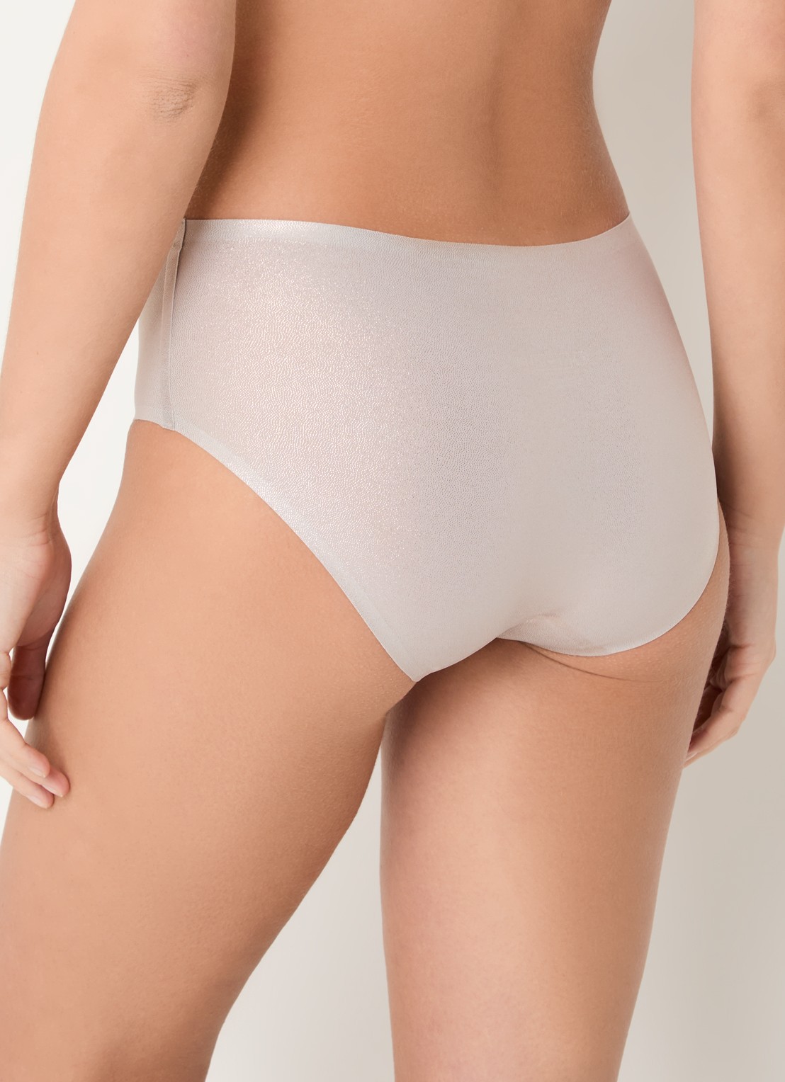 Chantelle Naadloze hipster met metallic finish - achterkant roségoud