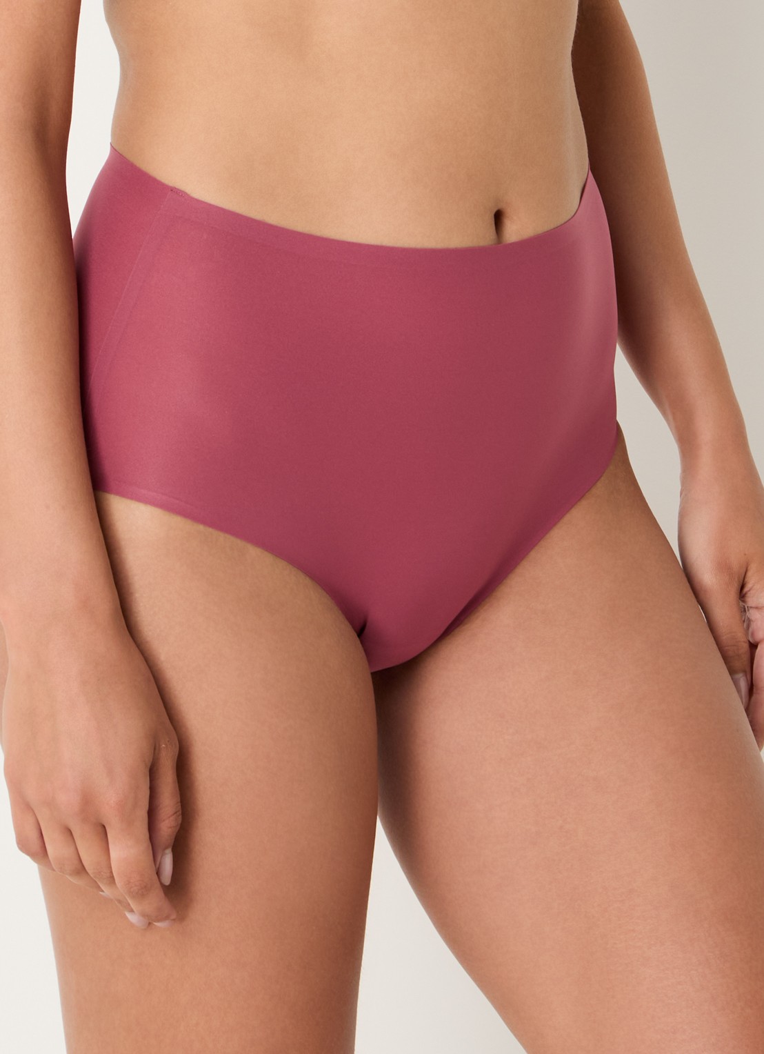 Chantelle One-size-fits-all high waisted naadloze slip - detail 4 parelmoer
