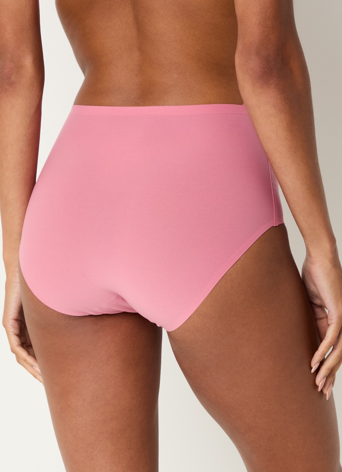 Chantelle One-size-fits-all high waisted naadloze slip - achterkant 5 lichtroze