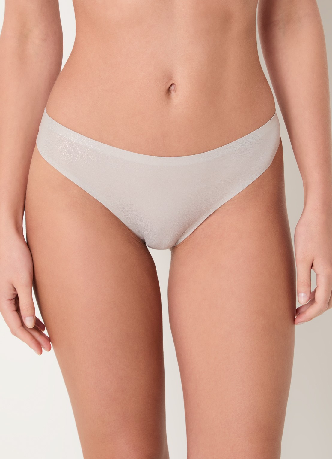 Chantelle One-size-fits-all naadloze string met glanzende finish - voorkant 5 beige