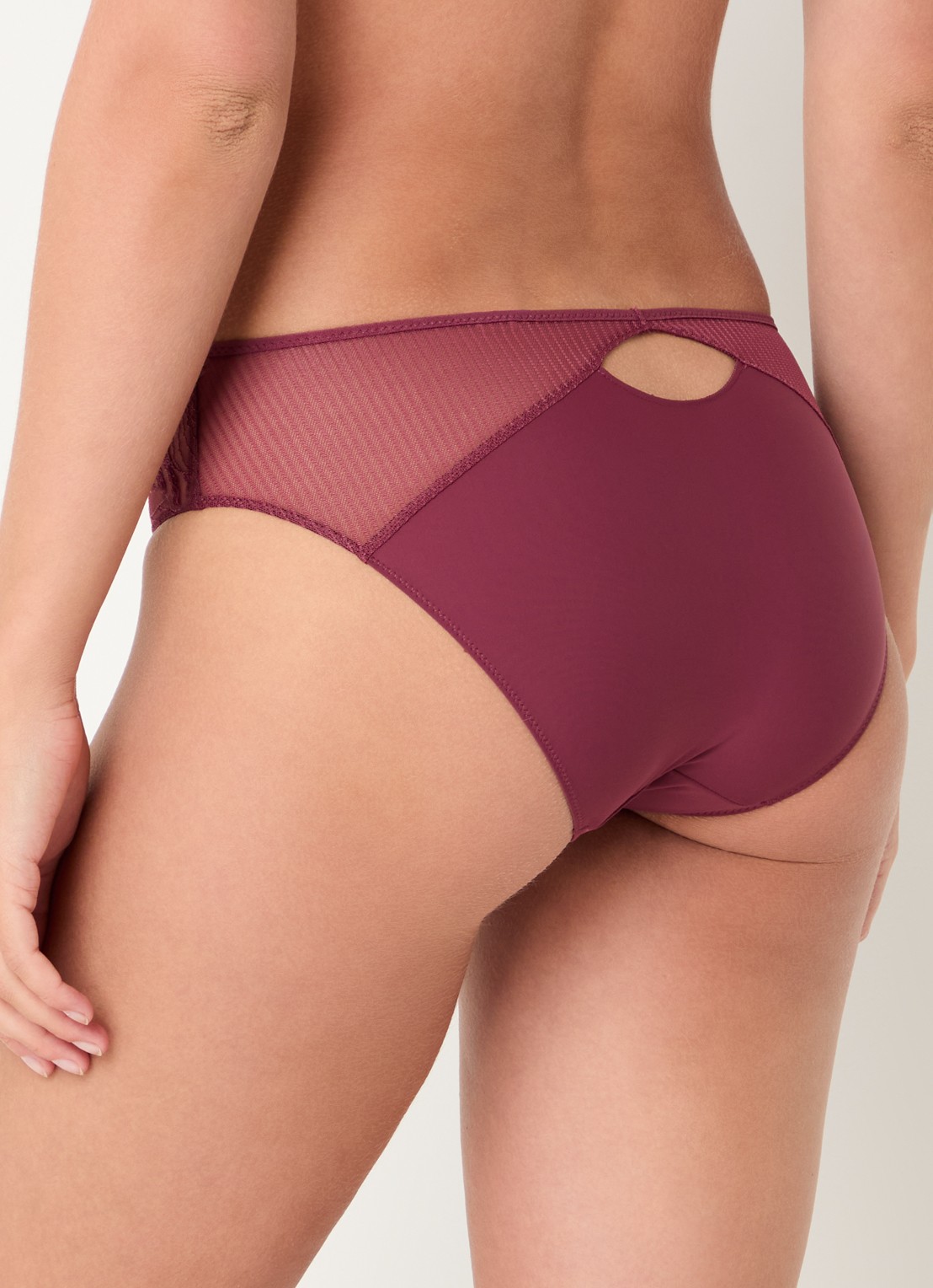 Chantelle Slip met borduring - achterkant 5 bordeauxrood