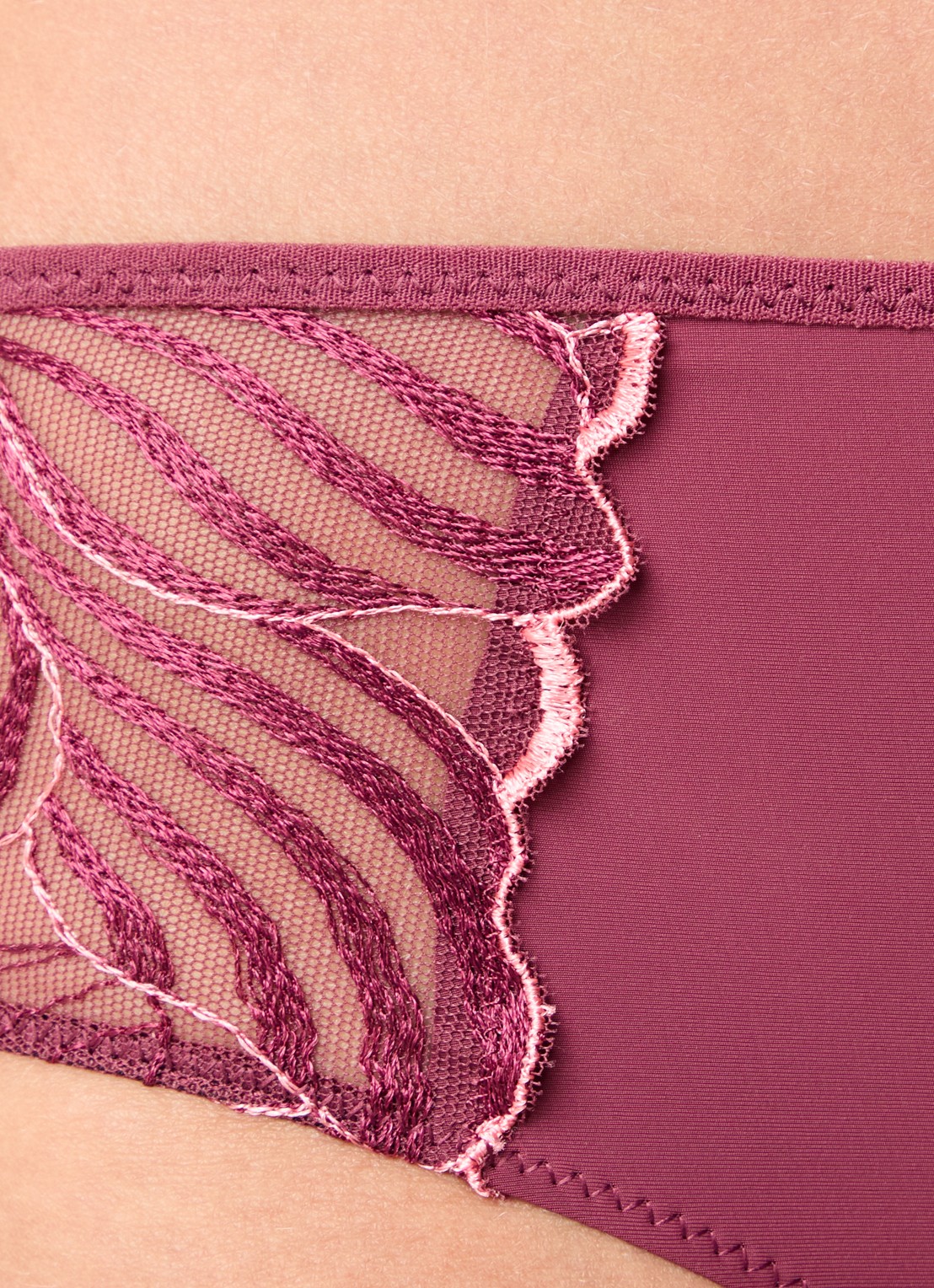 Chantelle Slip met borduring - detail 4 bordeauxrood