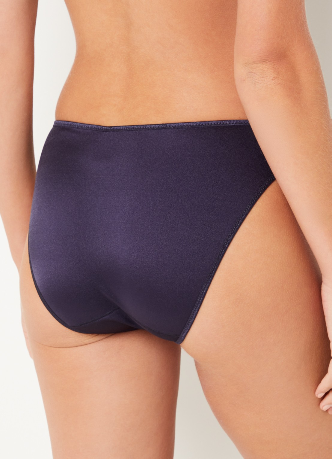 Chantelle Slip met borduring - achterkant donkerblauw