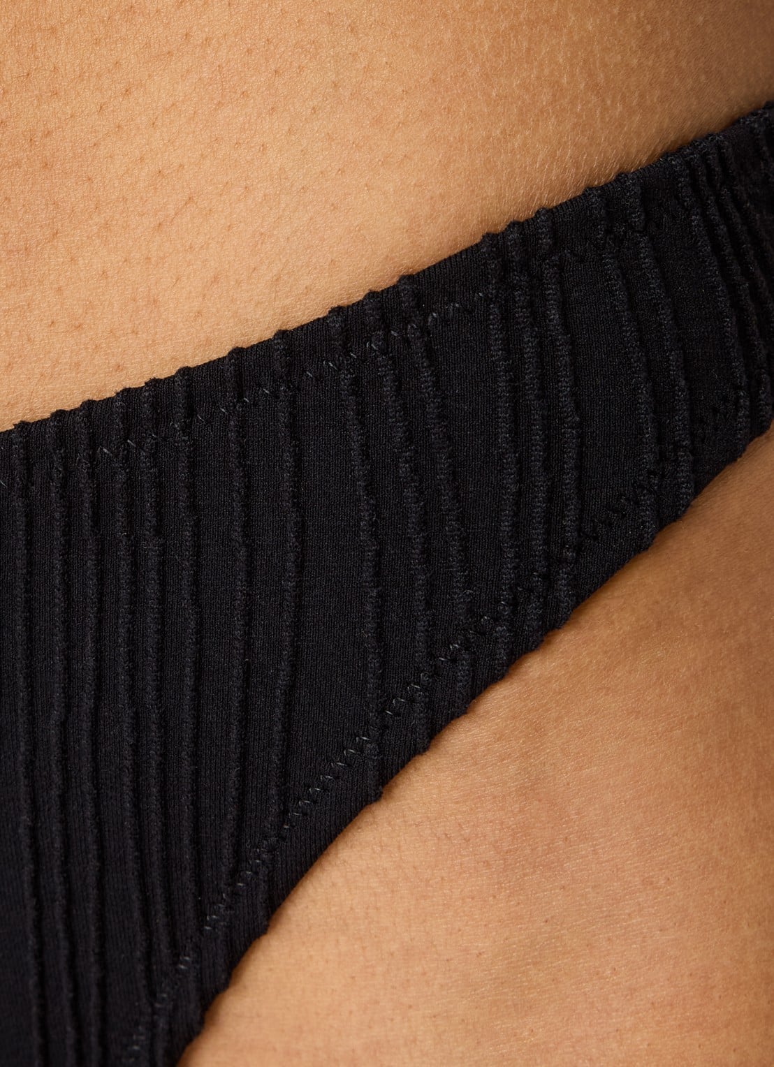 Chantelle Tanga bikinislip met structuur - detail 5 zwart