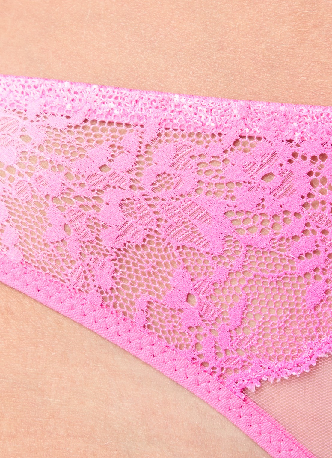 Chantelle Tanga met kant - detail 4 roze