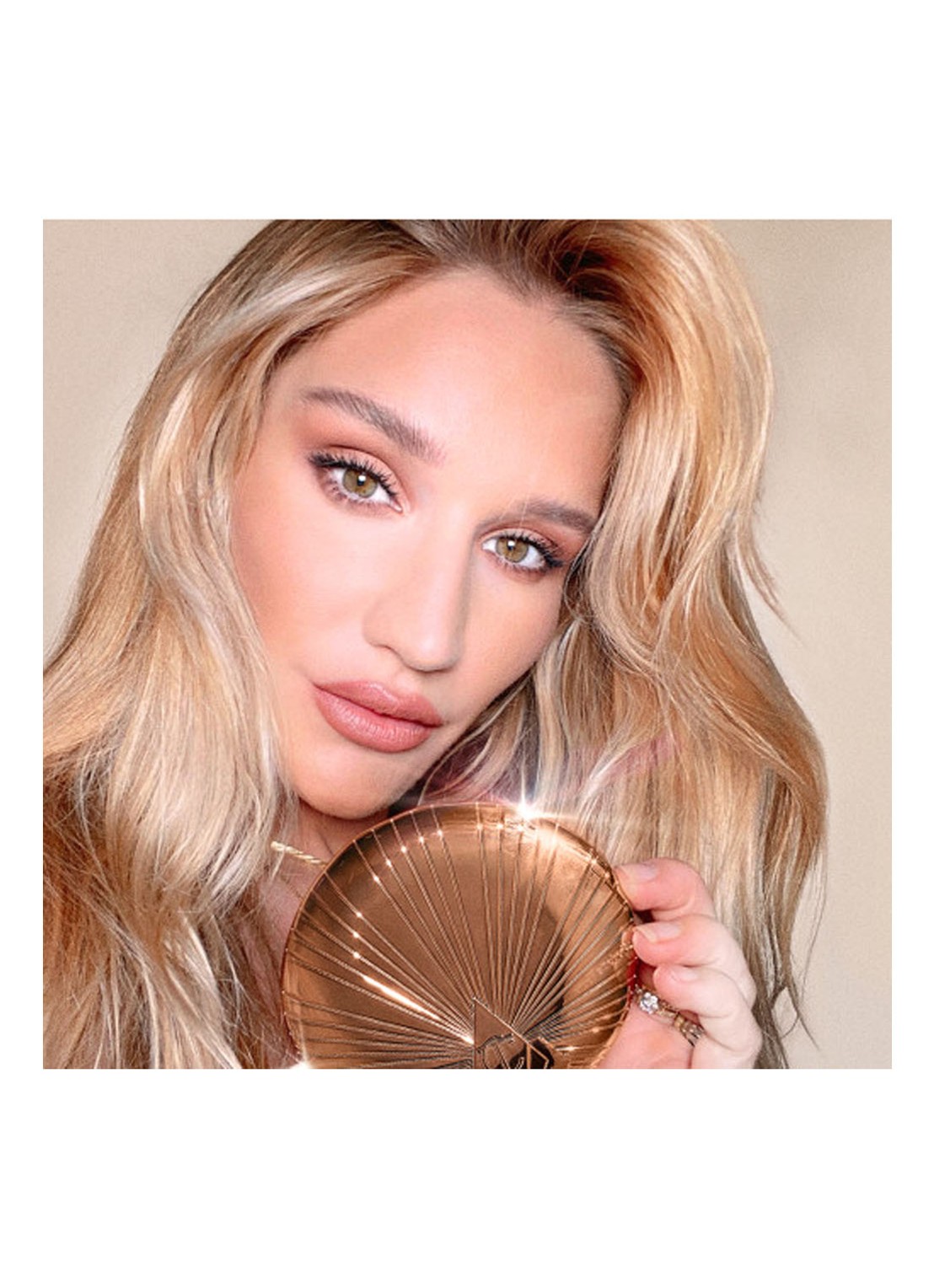 Charlotte Tilbury Airbrush Bronzer - detail 4 2 medium