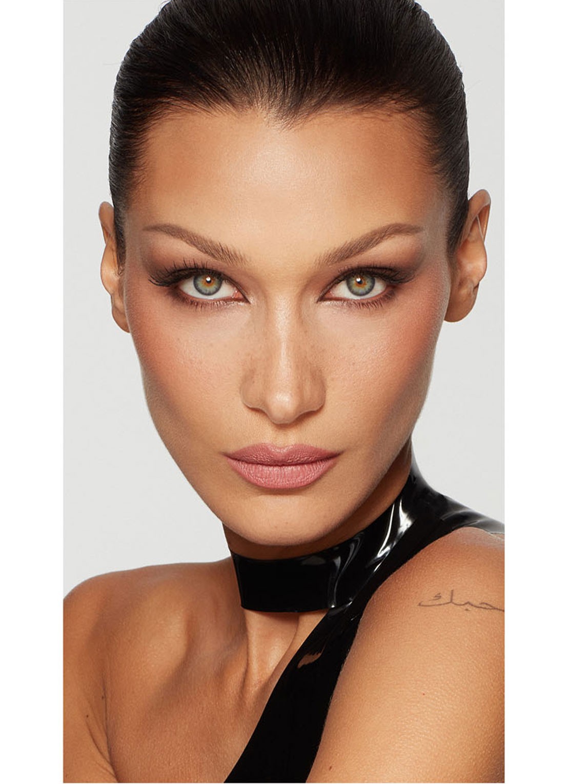 Charlotte Tilbury Airbrush Flawless Lip Blur - matte vloeibare lipstick - detail 5 pillow talk blur