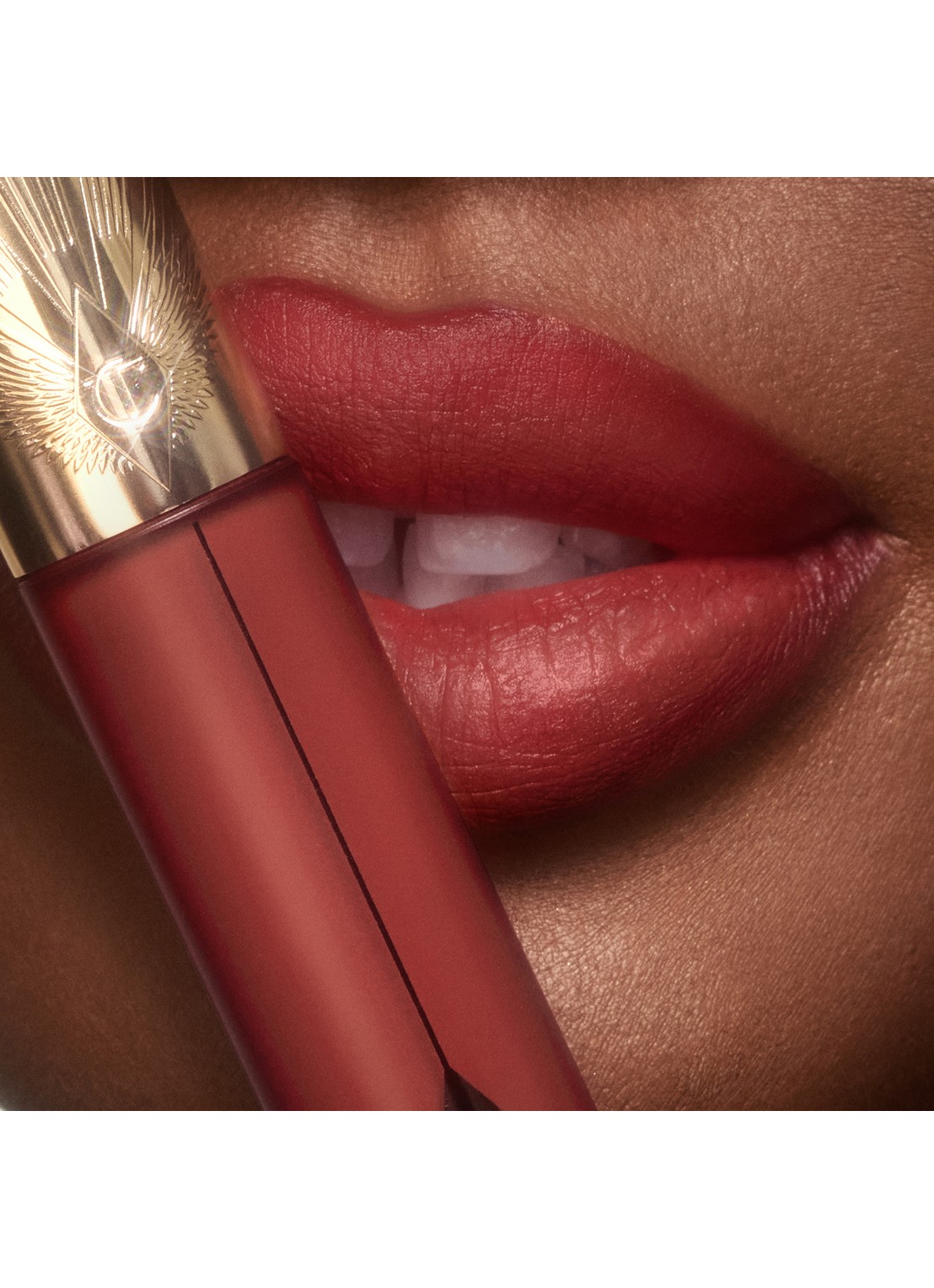 Charlotte Tilbury Airbrush Flawless Lip Blur - vloeibare lipstick - detail 2 walk of no shame blur