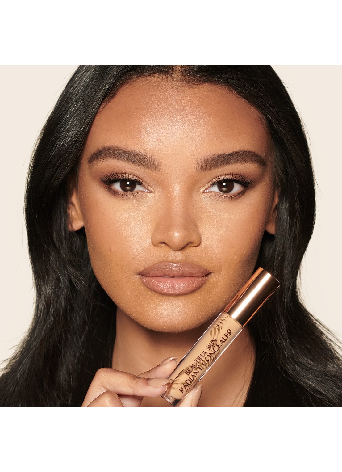 Charlotte Tilbury Beautiful Skin Radiant Concealer - vloeibare concealer - detail 4 11 deep