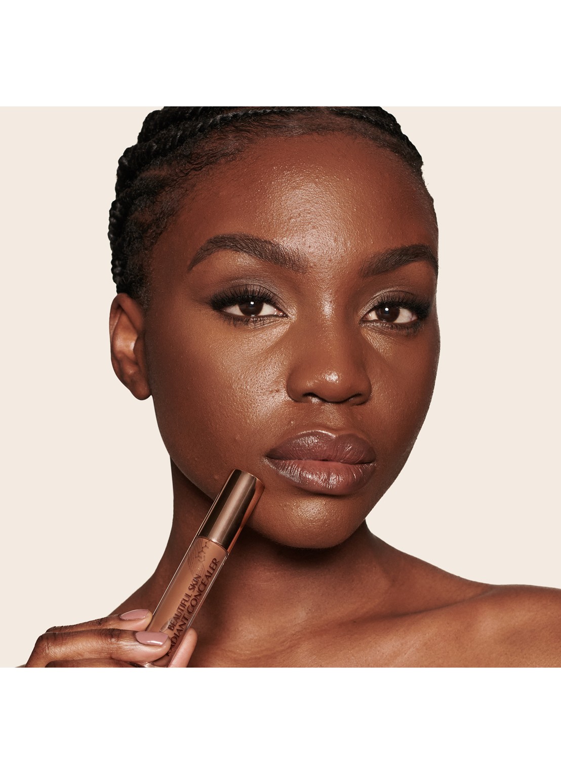 Charlotte Tilbury Beautiful Skin Radiant Concealer - vloeibare concealer - detail 4 16.5 deep