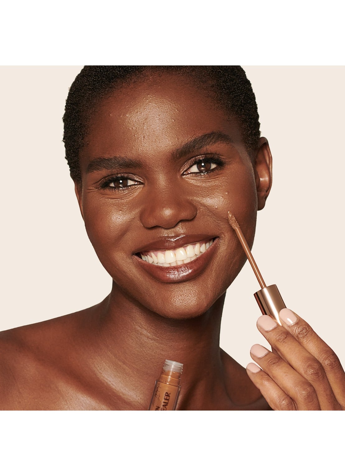 Charlotte Tilbury Beautiful Skin Radiant Concealer - vloeibare concealer - detail 6 16 deep