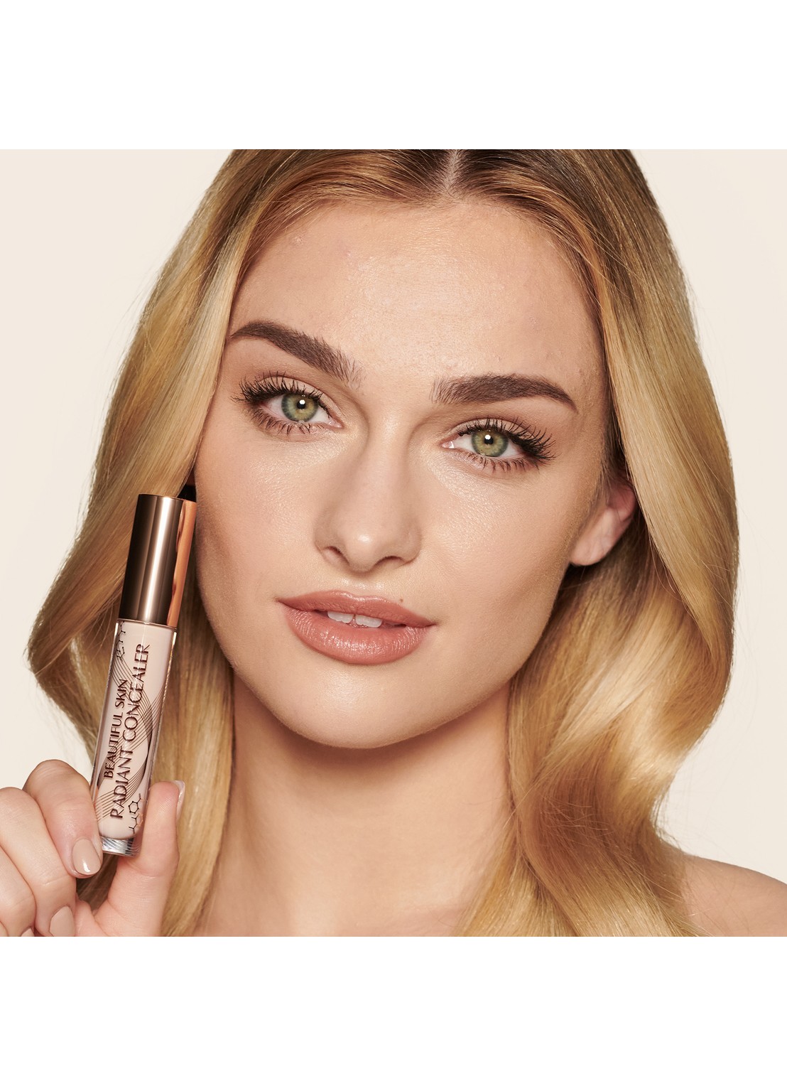 Charlotte Tilbury Beautiful Skin Radiant Concealer - vloeibare concealer - detail 4 4 fair