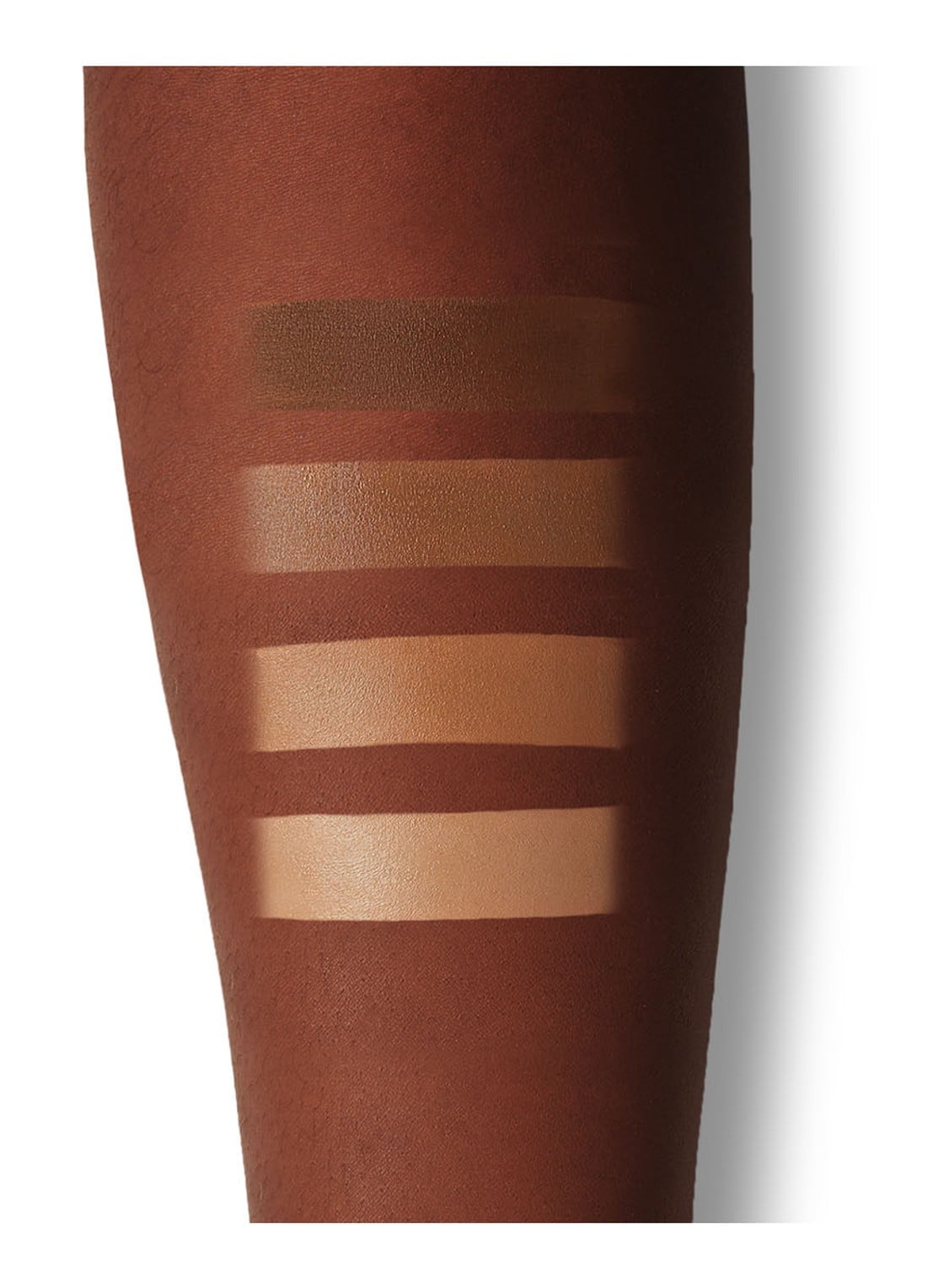 Charlotte Tilbury Beautiful Skin Sun-Kissed Glow Bronzer - detail 4 deep
