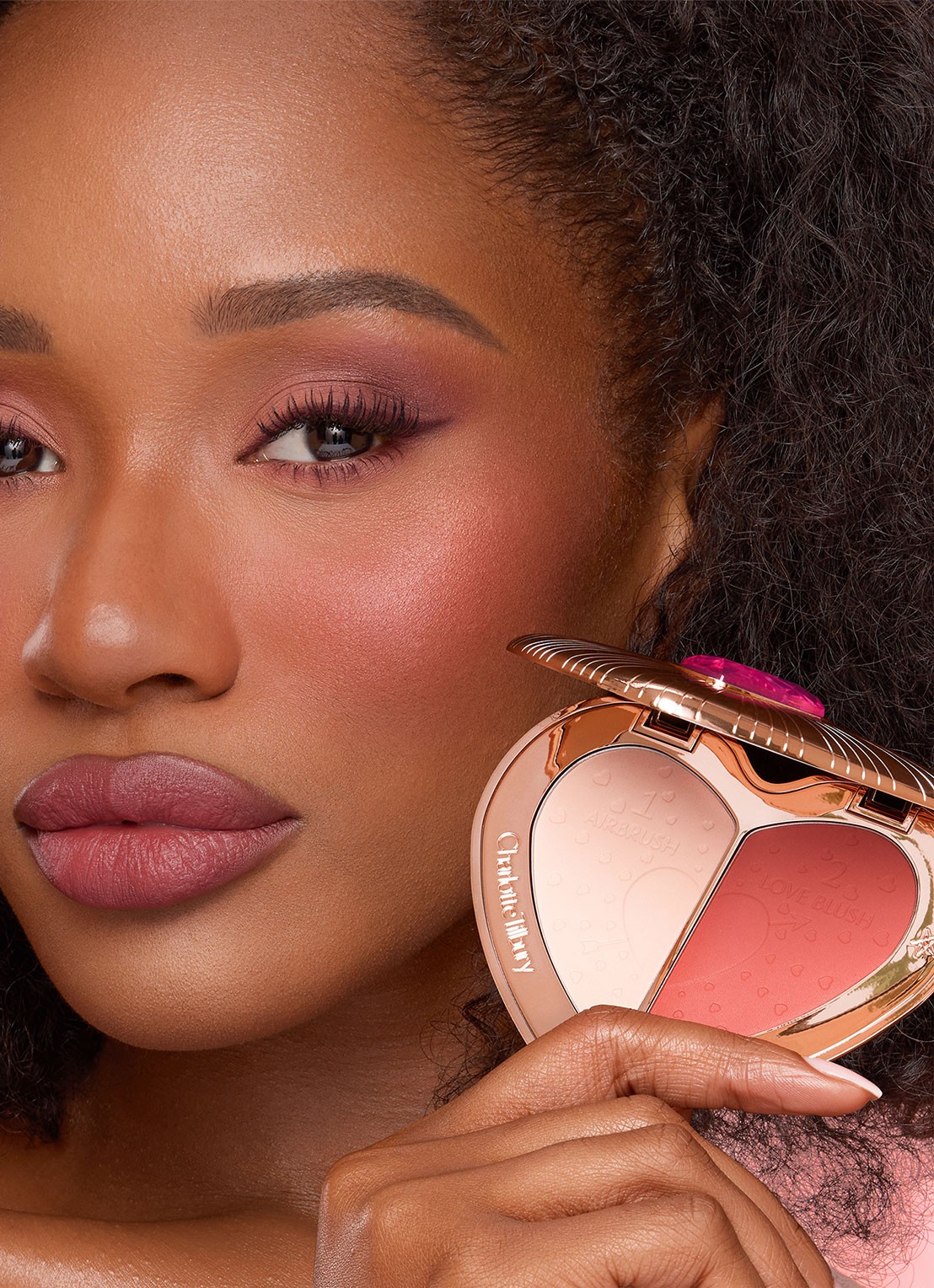 Charlotte Tilbury Beauty soulmates face palette - blush - detail 3 flawless peach
