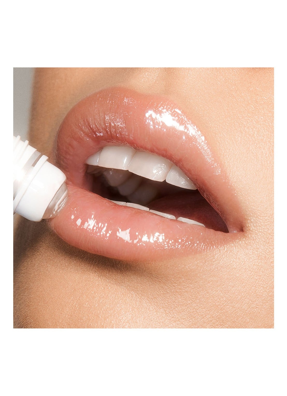 Charlotte Tilbury Charlotte's Magic Lip Oil Crystal Elixir - lipolie - detail 4 transparant