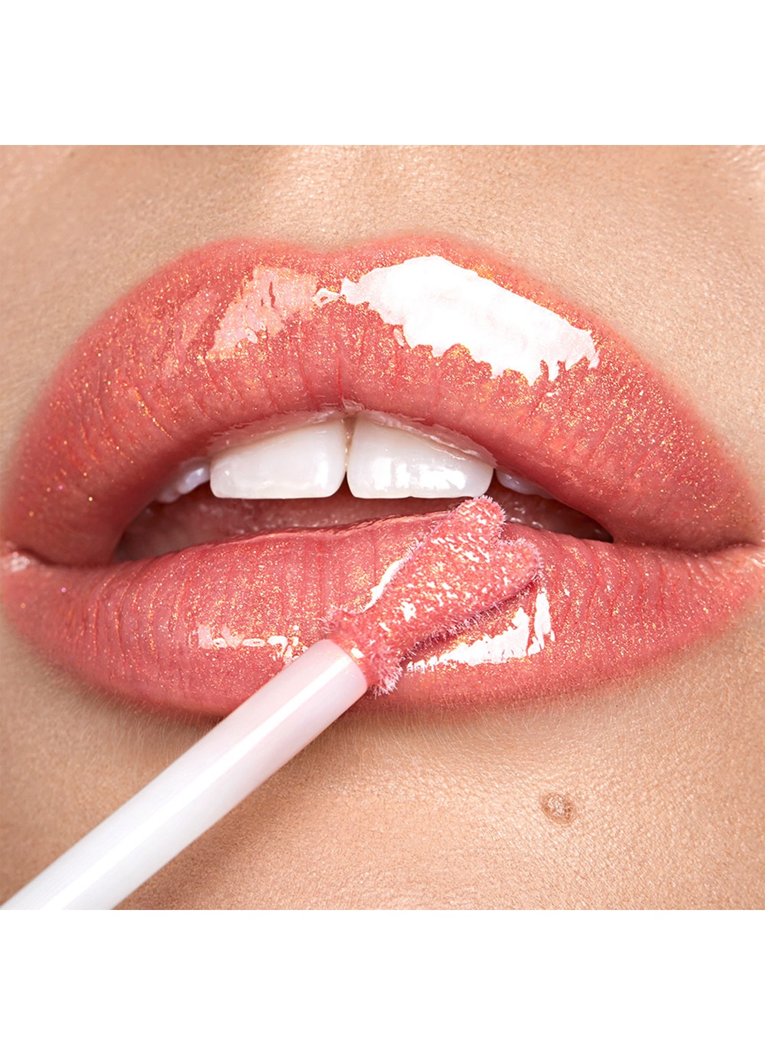 Charlotte Tilbury Collagen Lip Bath - lipgloss - detail 3 peachy plump