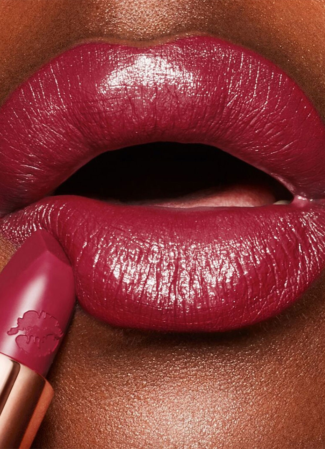 Charlotte Tilbury Hot Lips 2 - lipstick - detail 4 amazing amal