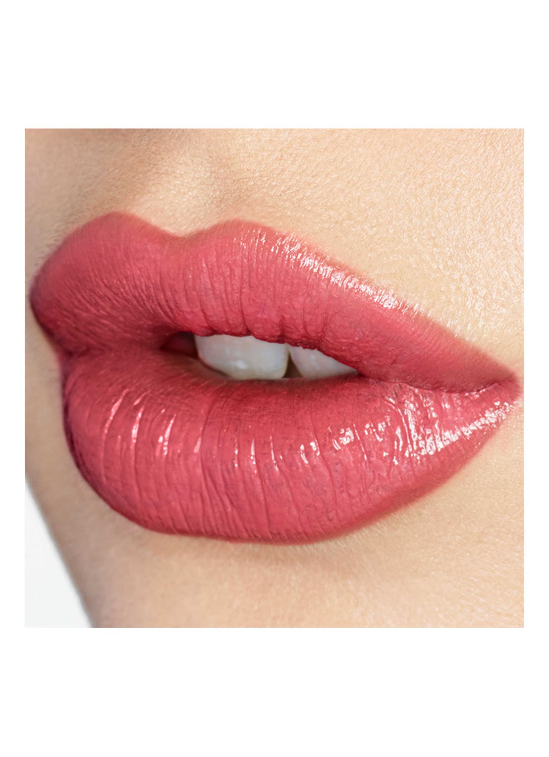 Charlotte Tilbury K.I.S.S.I.N.G lipstick - detail 5 coral kiss