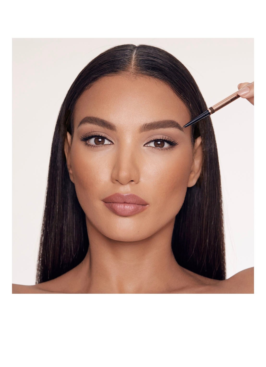Charlotte Tilbury Legendary Brows Dark Brown - getinte wenkbrauwgel - detail 2 dark brown