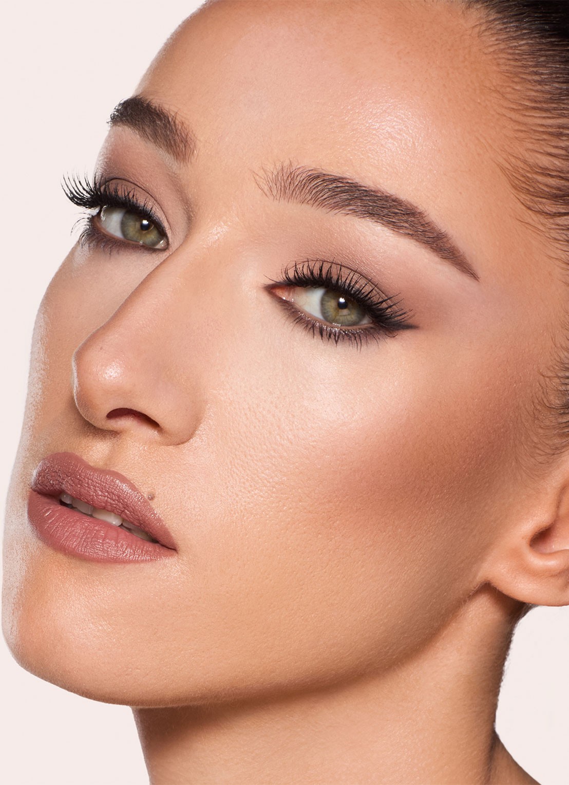 Charlotte Tilbury Lip Cheat Contour Duo -  lipliner en lippotlood - detail 4 tan