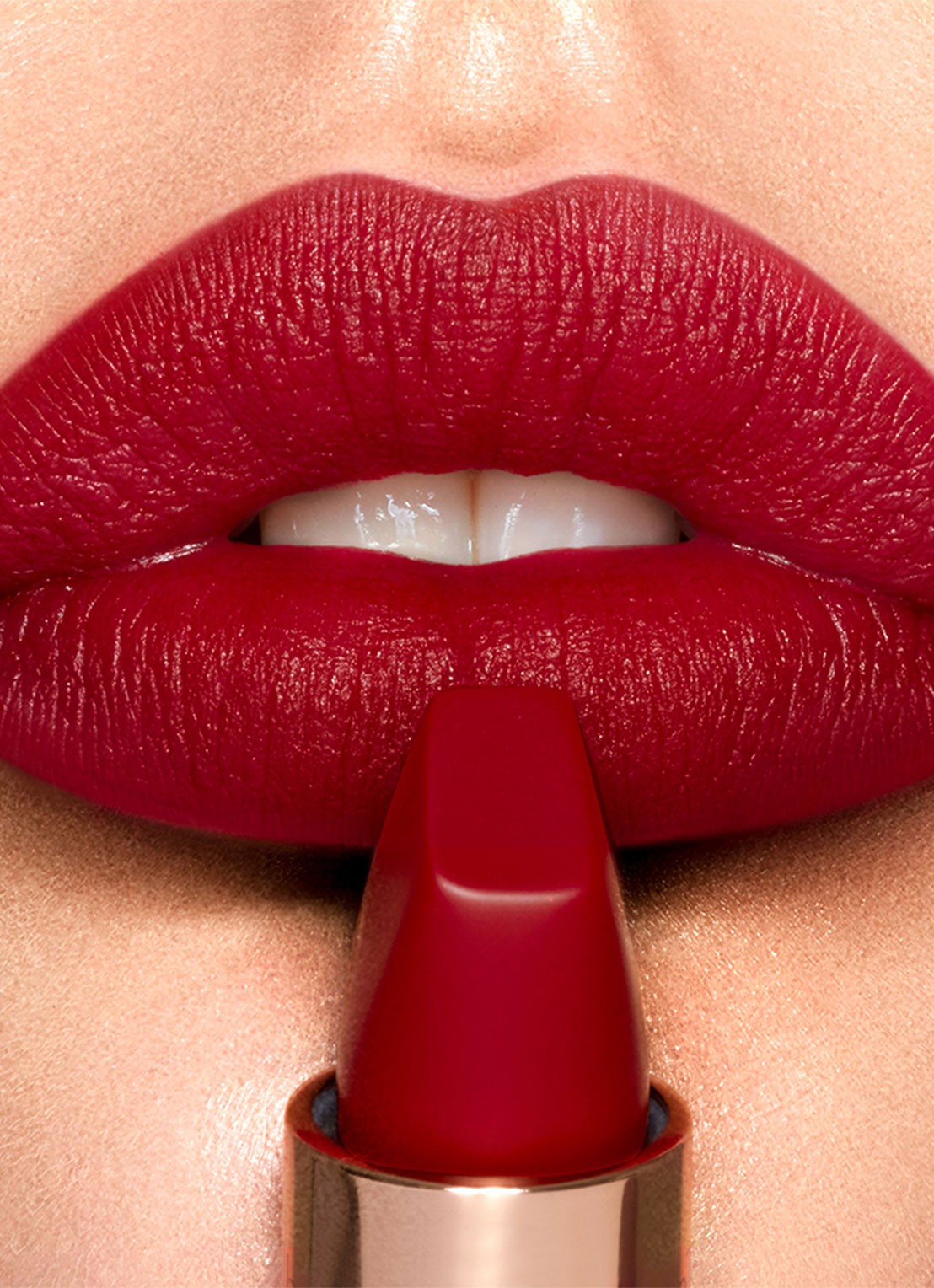 Charlotte Tilbury Matte Revolution - lipstick - detail 5 red carpet red