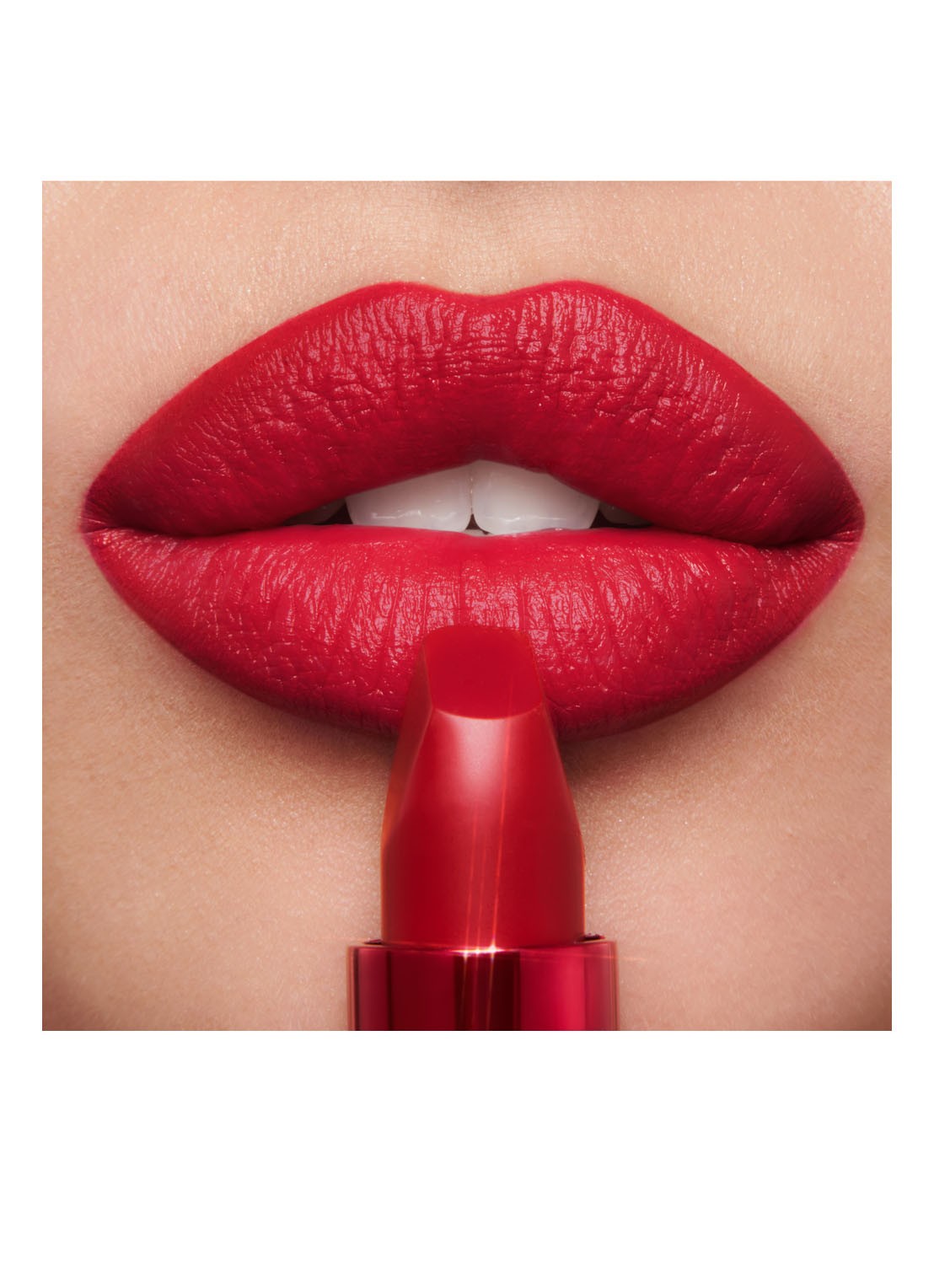 Charlotte Tilbury Matte Revolution - lipstick - detail 3 hollywood vixen