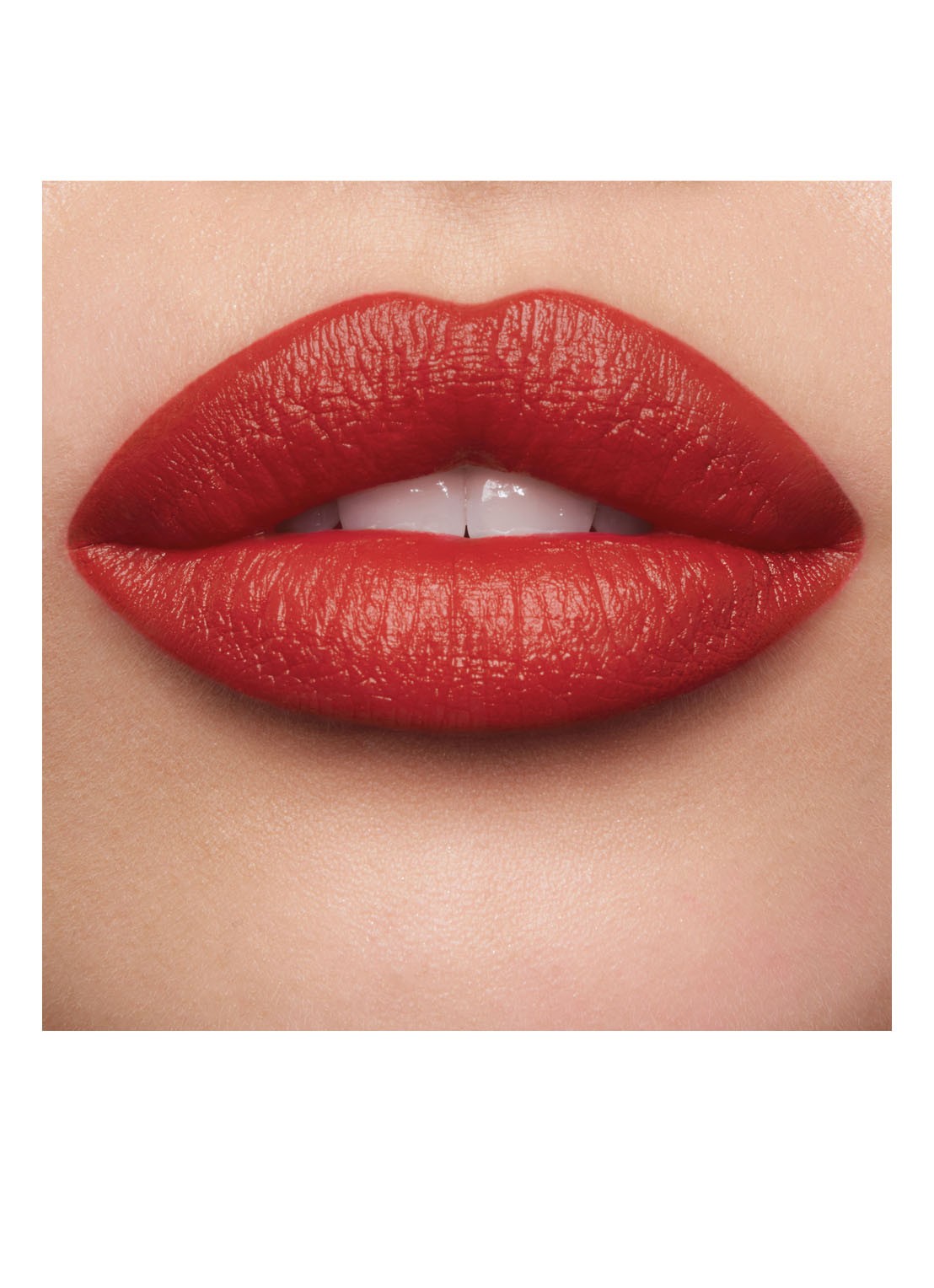 Charlotte Tilbury Matte Revolution - lipstick - detail 4 fame flame