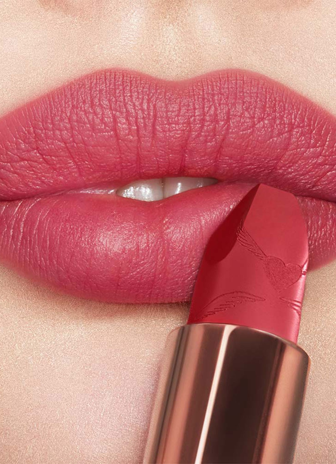 Charlotte Tilbury Matte Revolution - lipstick - detail 2 first dance