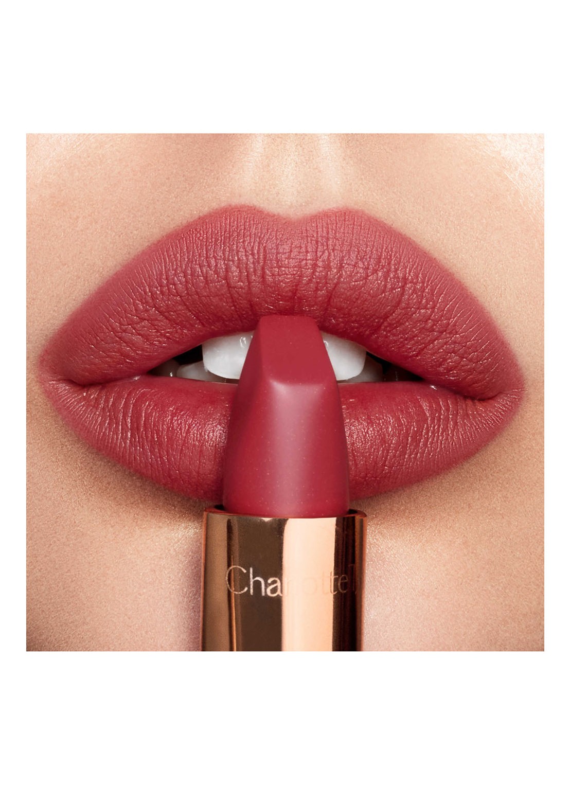 Charlotte Tilbury Matte Revolution - lipstick - detail 5 m.i. kiss