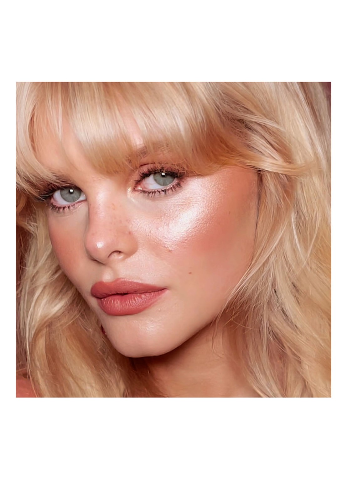 Charlotte Tilbury Pillow Talk Beauty Light Wand - Limited Edition vloeibare blush & highlighter - voorkant 5 light/medium