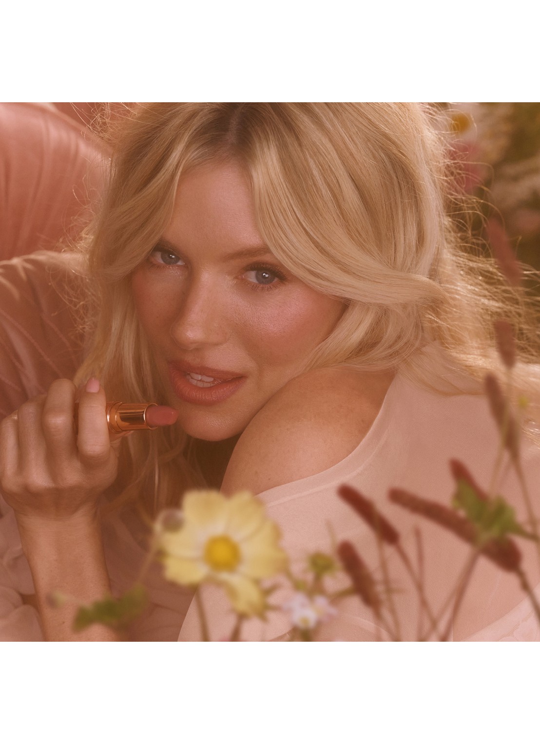 Charlotte Tilbury Pillow Talk Icons On The Go - make-up set - detail 3 undefined