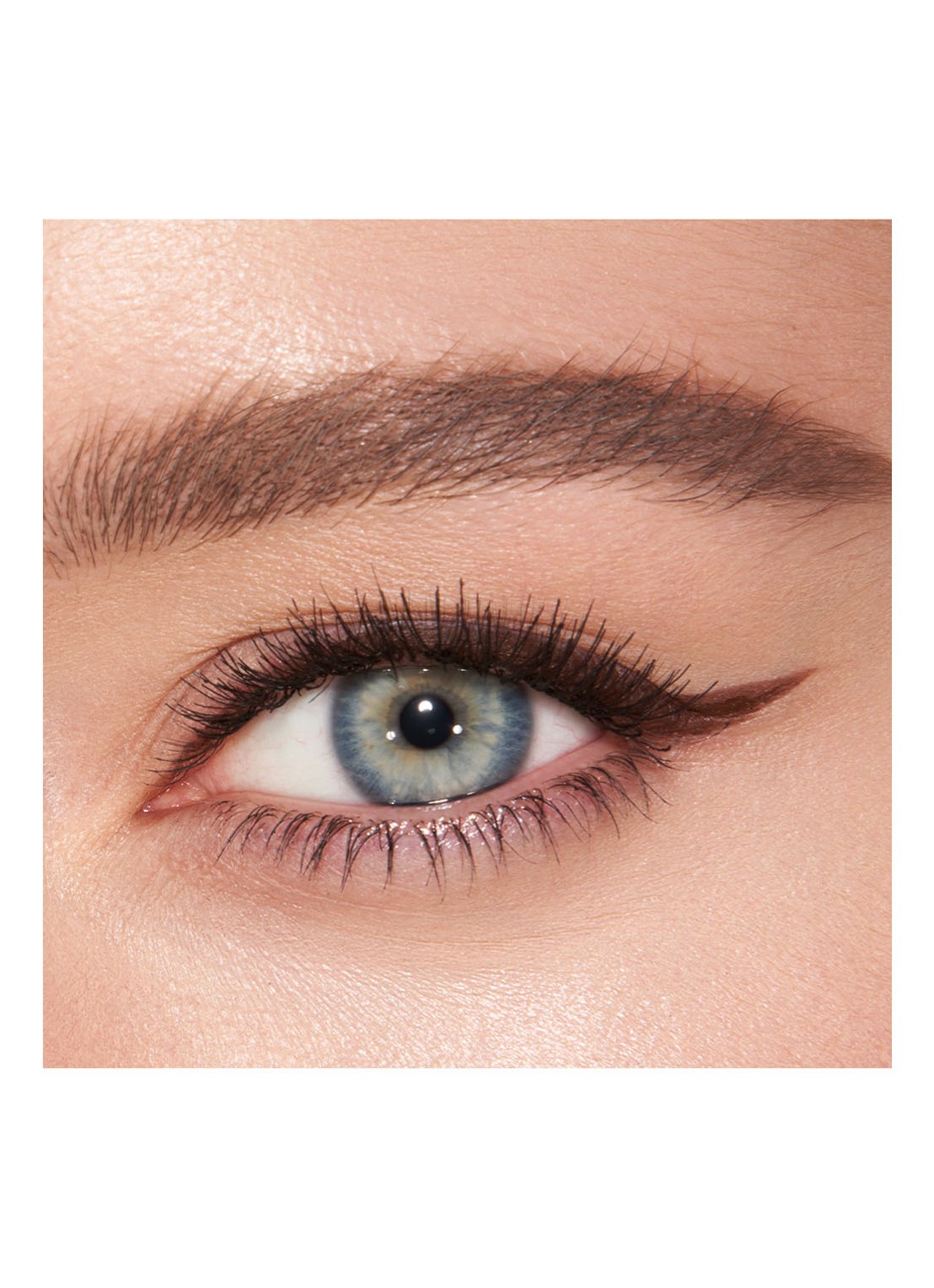 Charlotte Tilbury The Feline Flick - waterproof vloeibare eyeliner - detail 2 brown