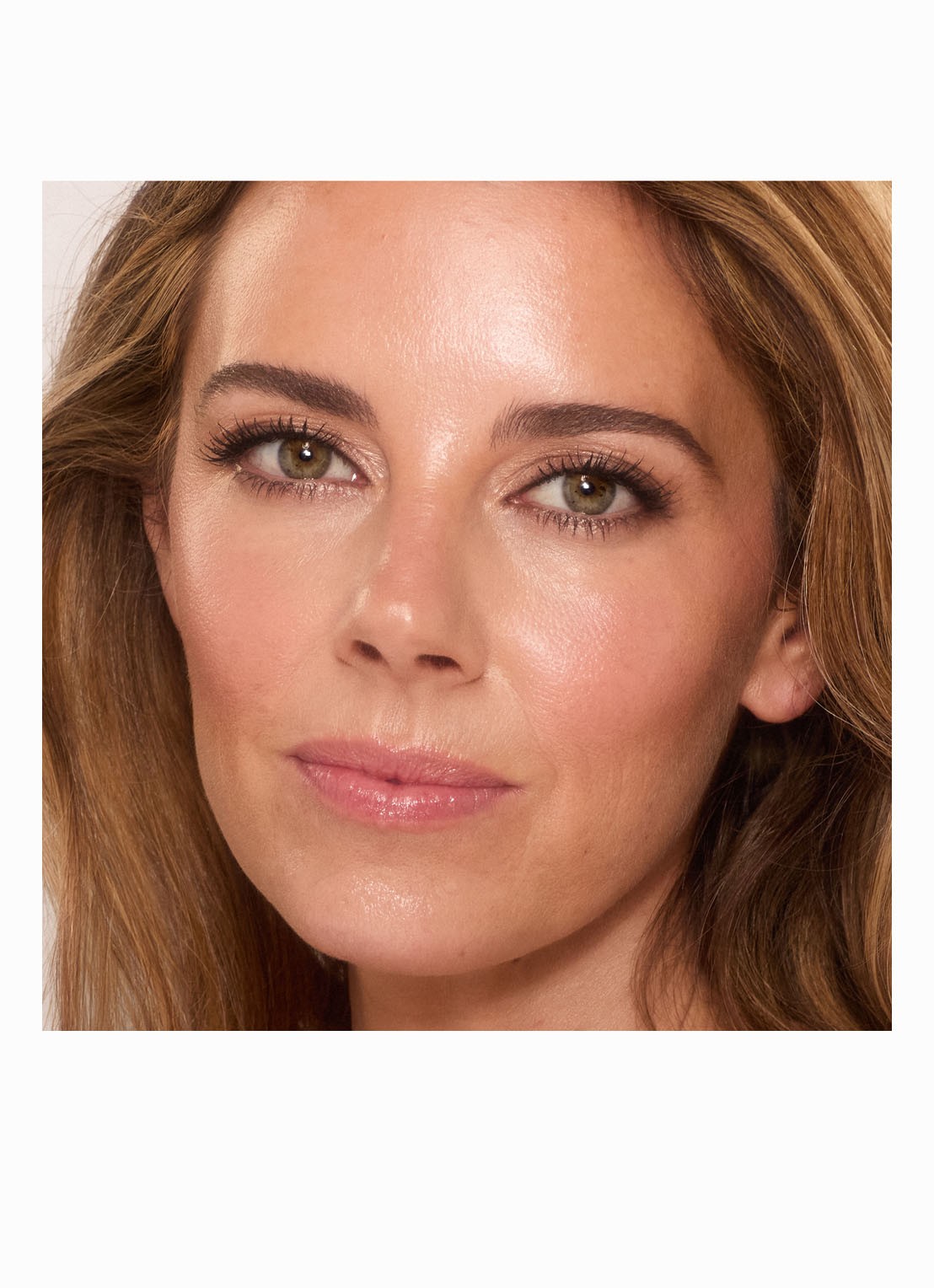 Charlotte Tilbury Unreal Skin Sheer Glow Tint - hydraterende foundation stick - detail 4 5 medium