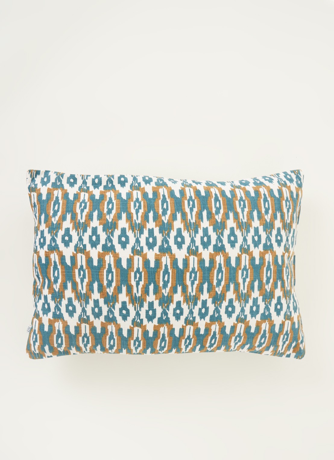 Chhatwal & Jonsson Delhi waterafstotend sierkussen 40 x 60 cm - voorkant 2 turquoise