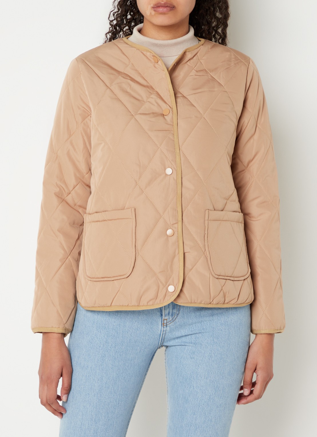 Chi Chi London Gewatteerd jack met quilt patroon - detail camel