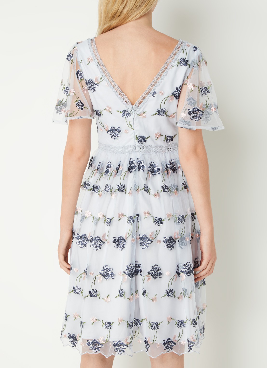 Chi Chi London Lace semi-transparante midi tuniekjurk van kant - achterkant blauwgrijs