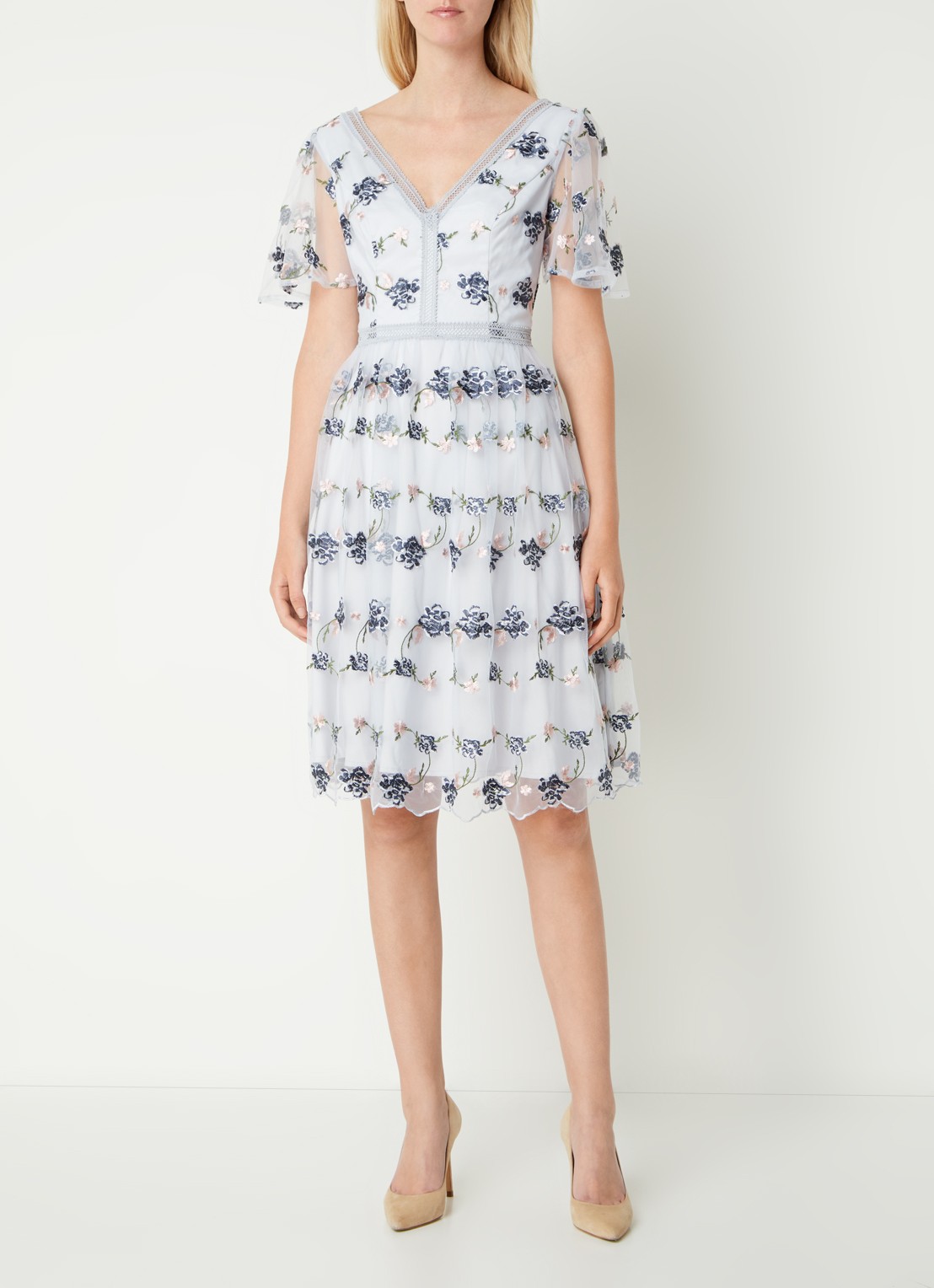 Chi Chi London Lace semi-transparante midi tuniekjurk van kant - voorkant 3 blauwgrijs