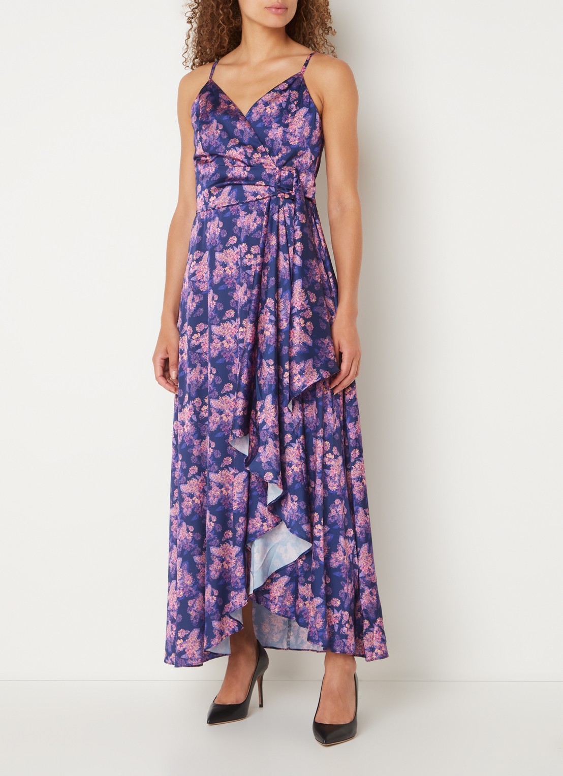 Chi Chi London Maxi jurk met bloemenprint en asymmetrische zoom - detail donkerblauw