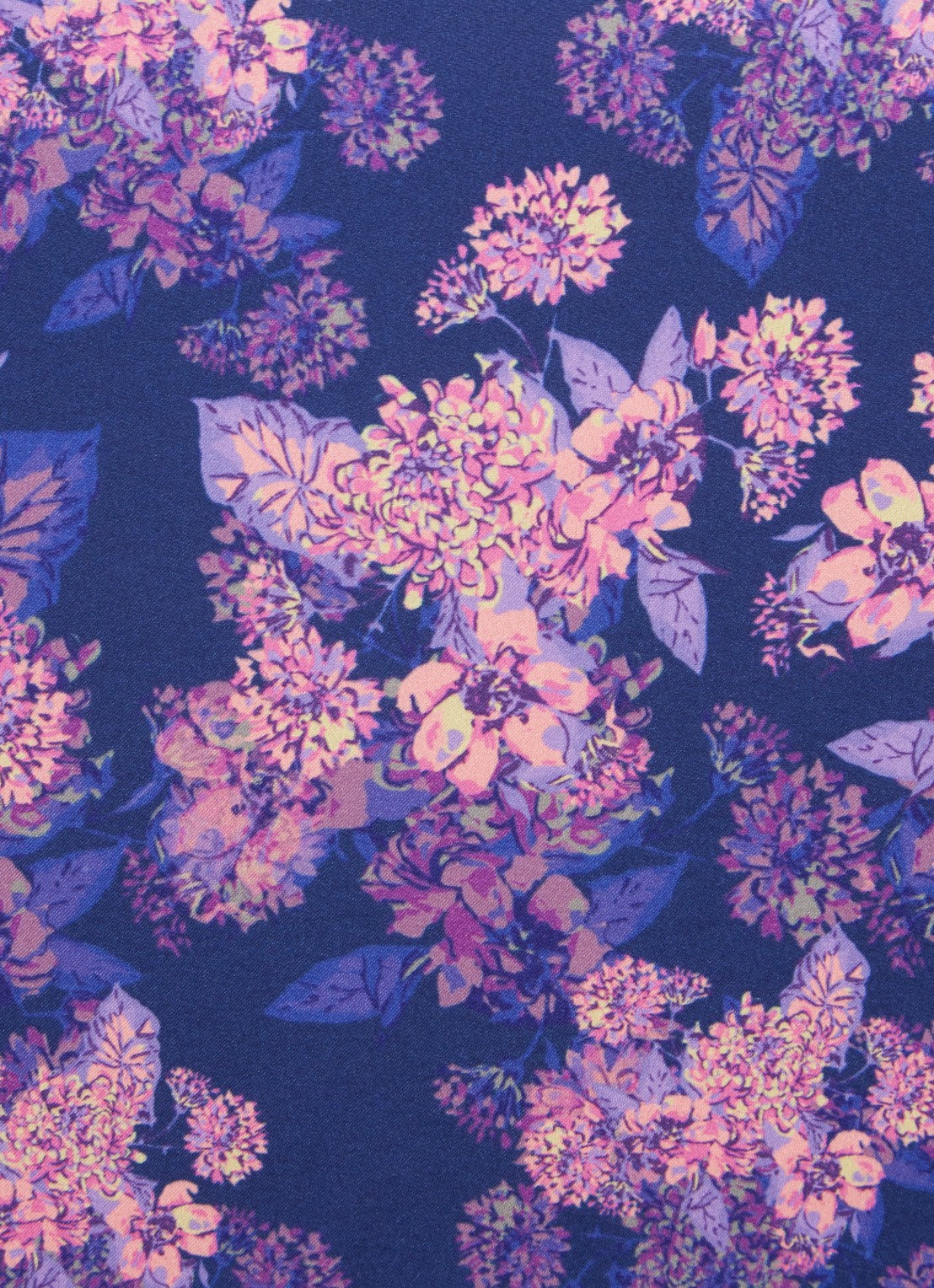 Chi Chi London Maxi jurk met bloemenprint en asymmetrische zoom - detail 2 donkerblauw