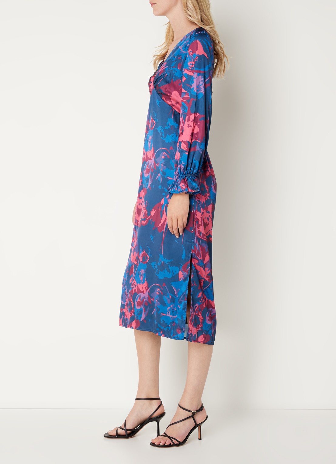 Chi Chi London Midi jurk met bloemenprint en split  - achterkant 5 kobaltblauw