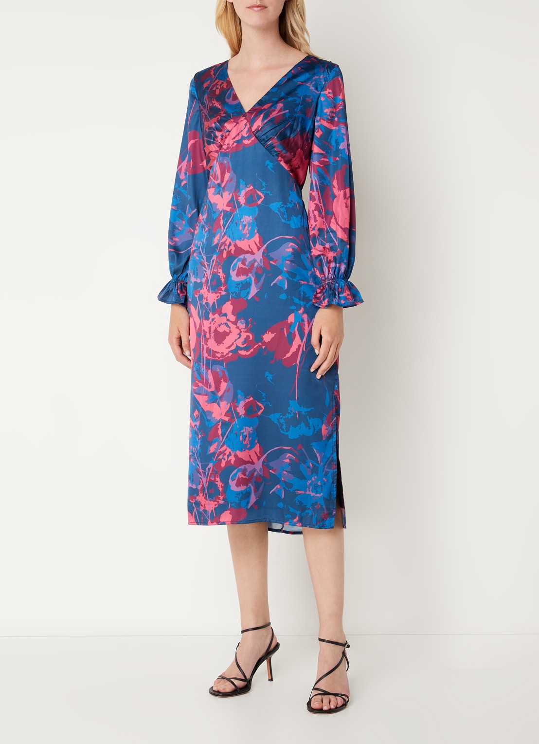 Chi Chi London Midi jurk met bloemenprint en split  - detail 3 kobaltblauw