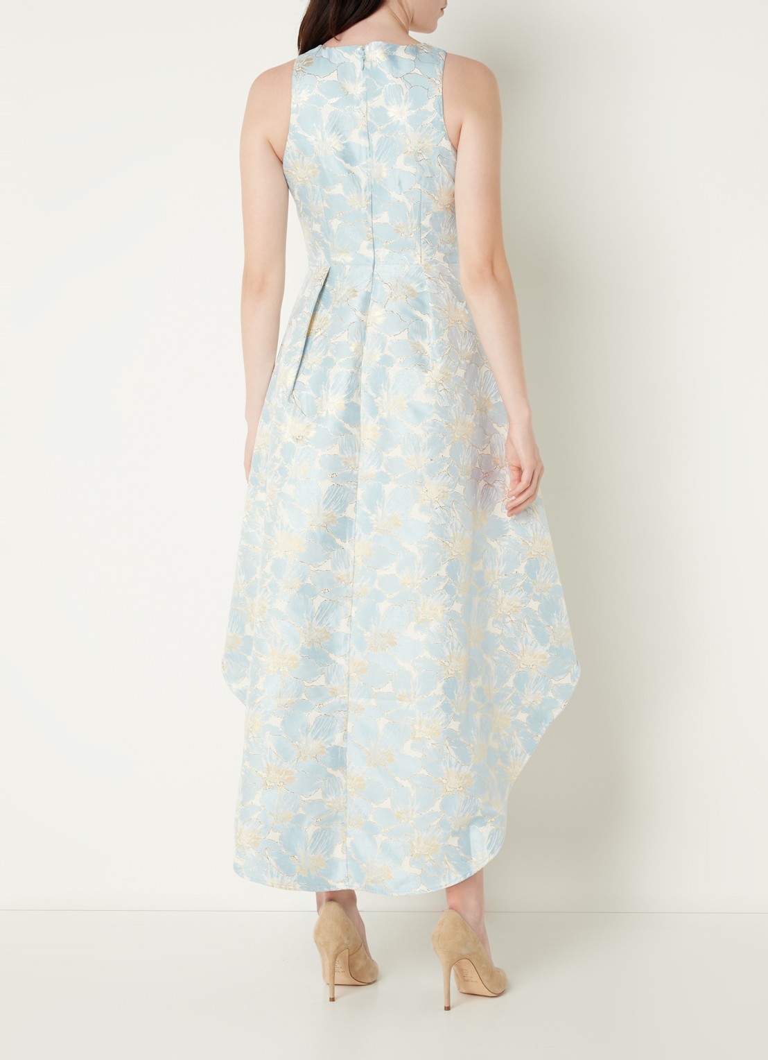 Chi Chi London Midi jurk met jacquard bloemenprint en asymmetrische zoom - achterkant lichtblauw