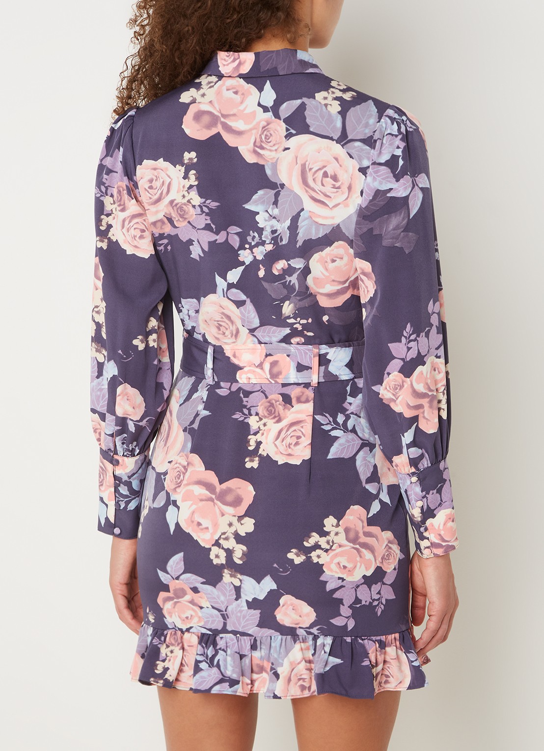 Chi Chi London Mini blousejurk met bloemenprint en ceintuur - achterkant violet