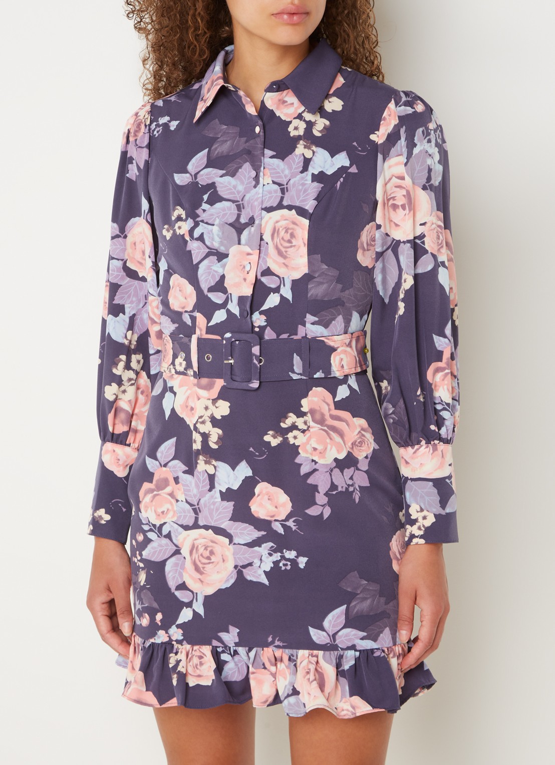 Chi Chi London Mini blousejurk met bloemenprint en ceintuur - detail 2 violet