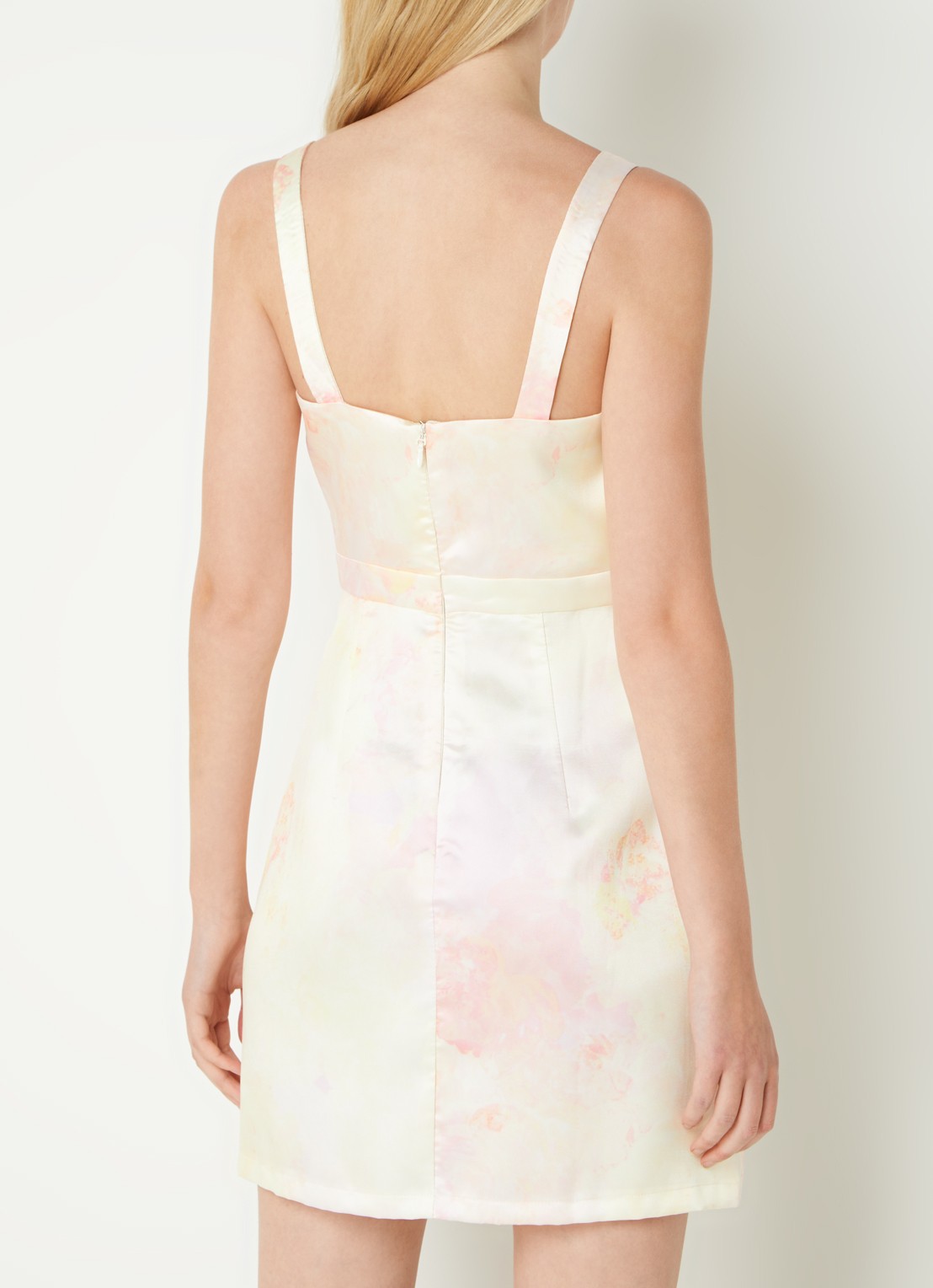 Chi Chi London Mini jurk met bloemenprint - achterkant 4 lichtgeel