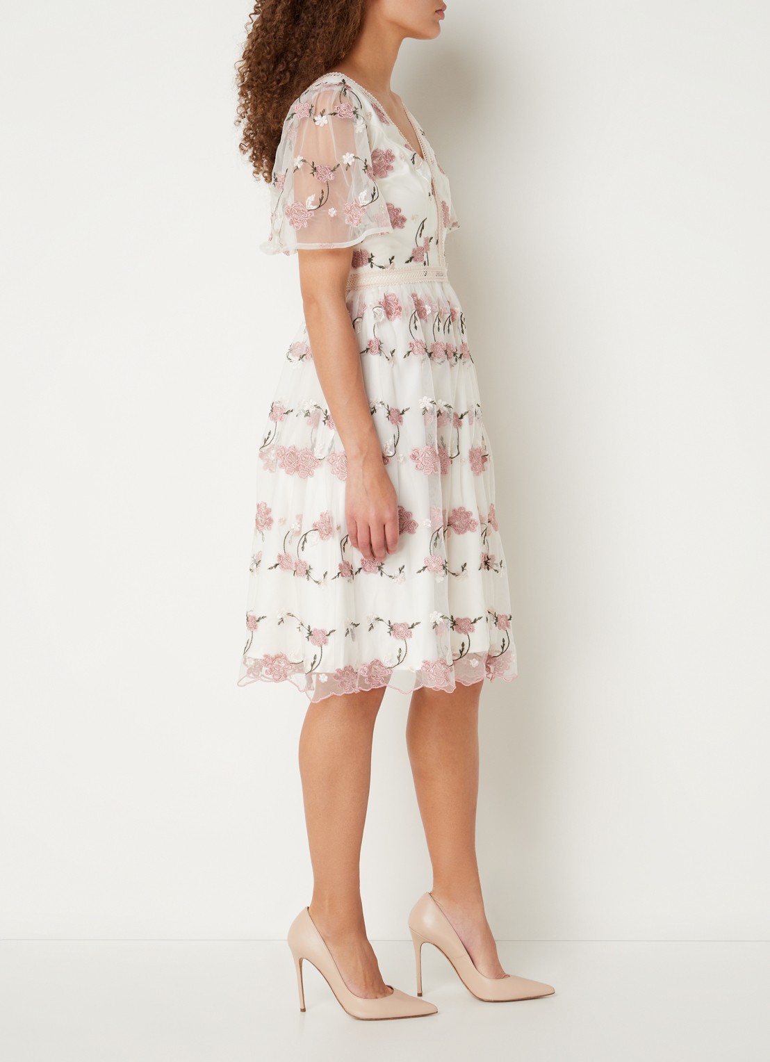 Chi Chi London Semi-transparante mini jurk met borduring  - voorkant 3 gebroken wit