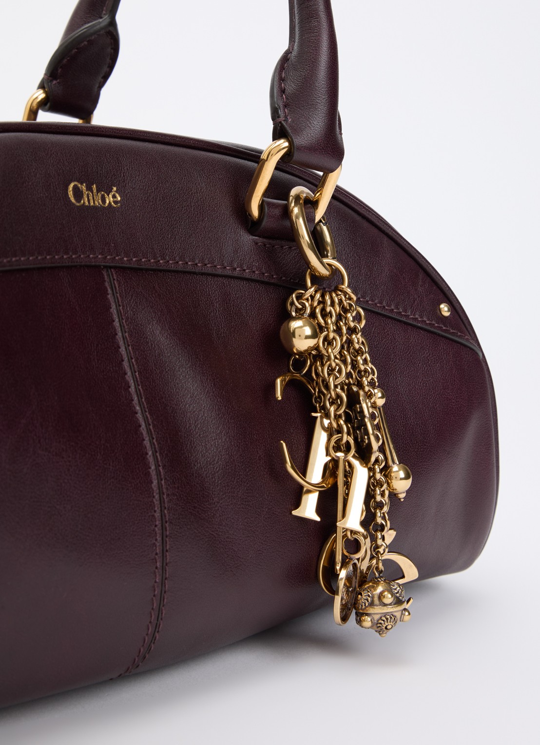 Chloé Bowling handtas van van kalfsleer met kettingdetail - detail aubergine