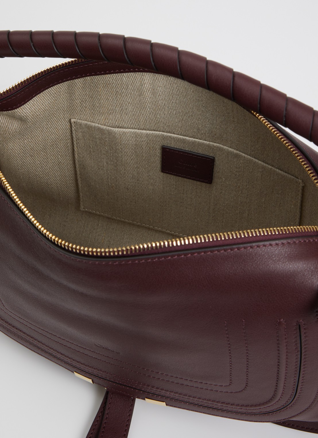 Chloé Marcie Medium schoudertas van kalfssuède  - detail bordeauxrood
